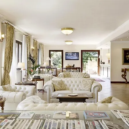 Готель Cattani Stuart Xvii Secolo 4*