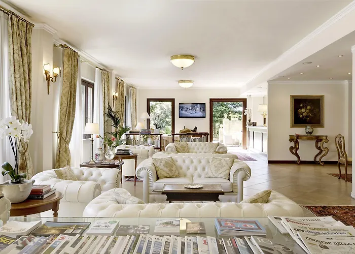 Hotel Cattani Stuart Xvii Secolo 4*